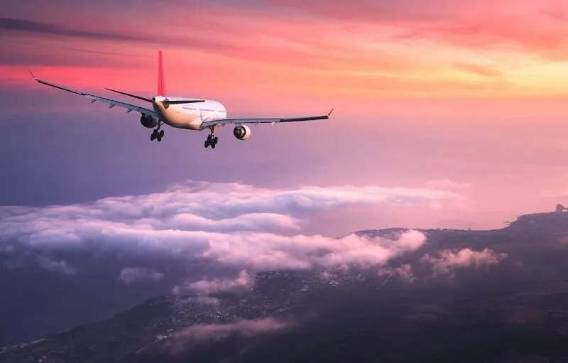 10 Genius Travel Hacks to Find Cheap Flights
